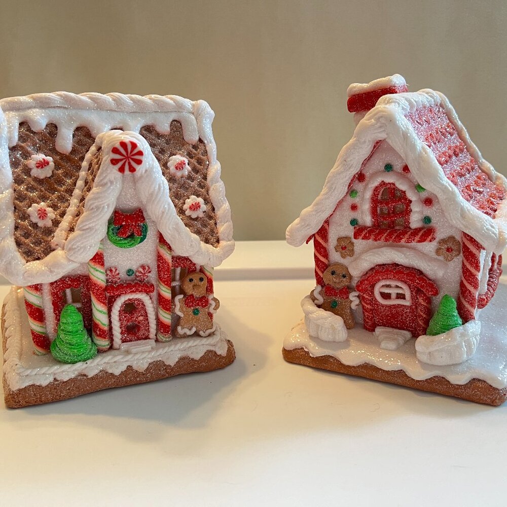 Set of 2 Mini Gingerbread Houses (Traditional) by Valerie Parr Hill